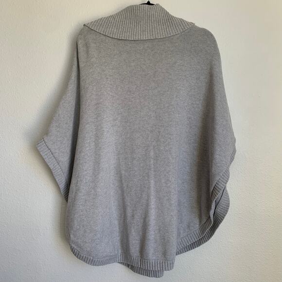 CAbi Pullover Cowl Neck Oversized Knit Sweater Poncho in Gray 3003 - Picture 3 of 8